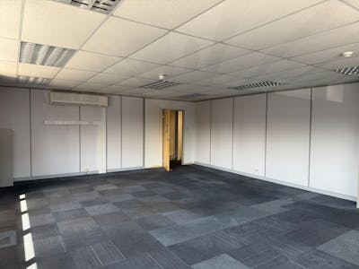 Unit 28 The Metro Centre, Watford, Office / Other / Warehouse To Let - IMG_5460.jpeg