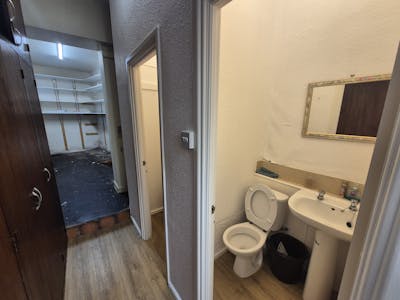 6 Howard Street, Glossop, Office To Let - 20260602_162128.jpg