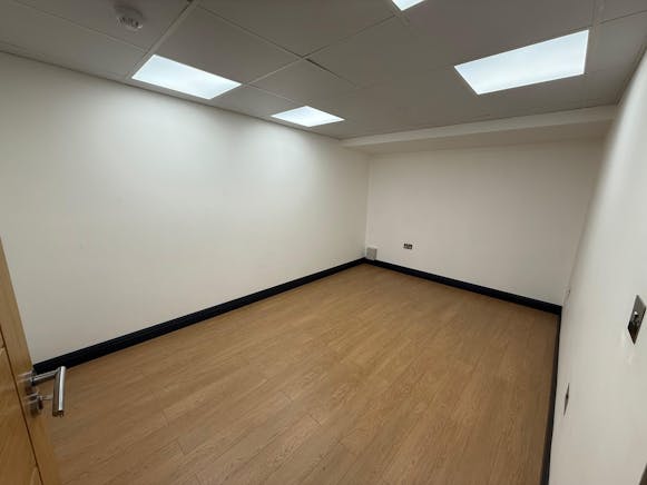 8 Victory Close, Wickford, Industrial To Let - WhatsApp Image 2026-05-07 at 10.26.39 (1).jpeg