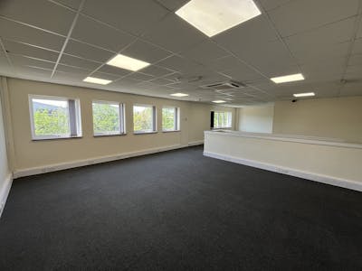 Unit 7, M40 Industrial Estate, Blenheim Road, High Wycombe, Industrial To Let - 20250428_124904570_iOS.jpg