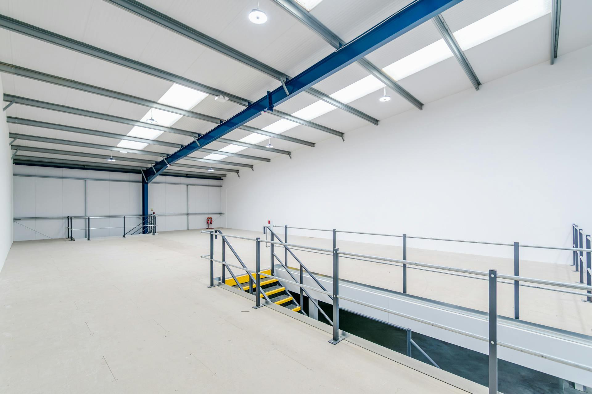 Industrial Unit in Poole - photo 3