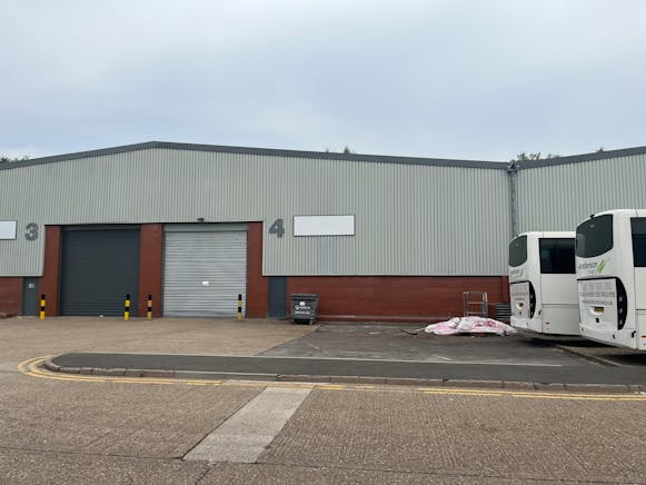 Unit 4 Airlinks Industrial Estate, Heston, Heathrow To Let - 4 Airlinks  Main 2.jpg