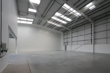 Unit 2, Communications Park, Heathrow, Industrial/Logistics / Industrial / Warehouse To Let - 031 Communication Park.jpg