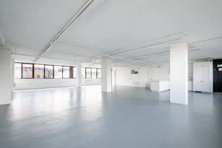 Regent Studios - 8 Andrews Road, London, Office To Let - Regent Studios 56 - Low Res 5.jpg