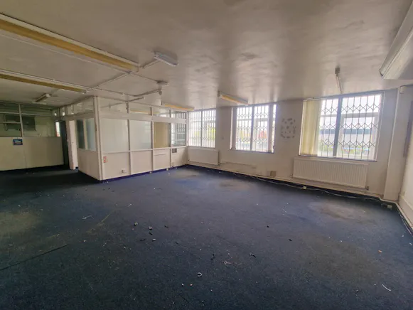 Former G4S Building, Basingstoke, Industrial / Industrial To Let - 20260410_115020.jpg