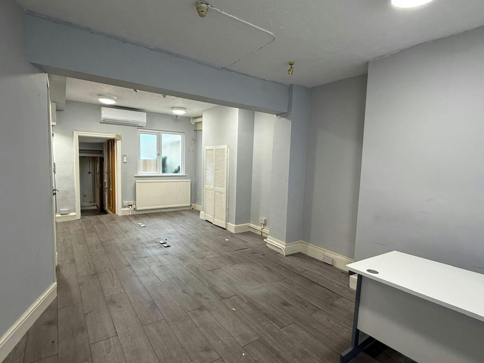 Retail/Shop in Bedford - photo 4