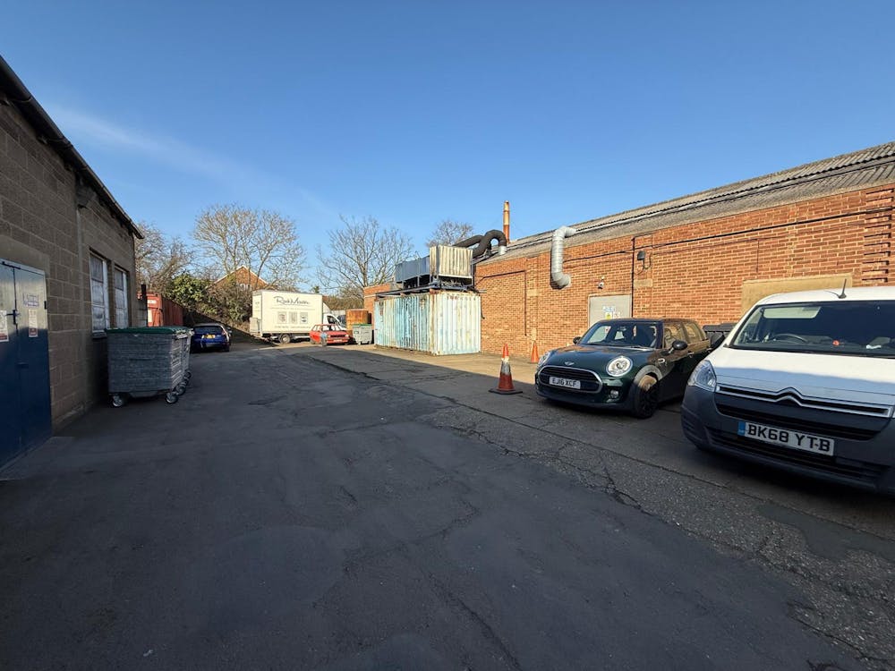 3a Russell Court - WhatsApp Image 20250306 at 094455_cdfdb6aa.jpg