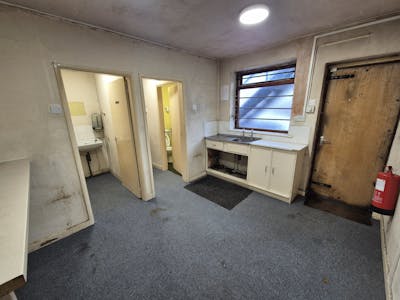 581-585 Wilbraham Road, Manchester, Retail To Let - 20251112_134521.jpg