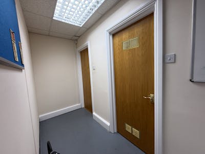 Unit 8, Arden Court, Alcester, Office To Let / For Sale - IMG_5244.JPG