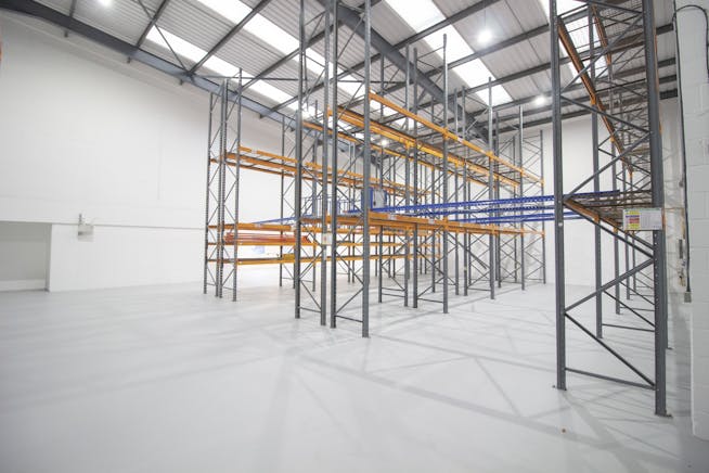 Unit 4 Airlinks Industrial Estate, Heston, Industrial / Warehouse To Let - 3.jpg