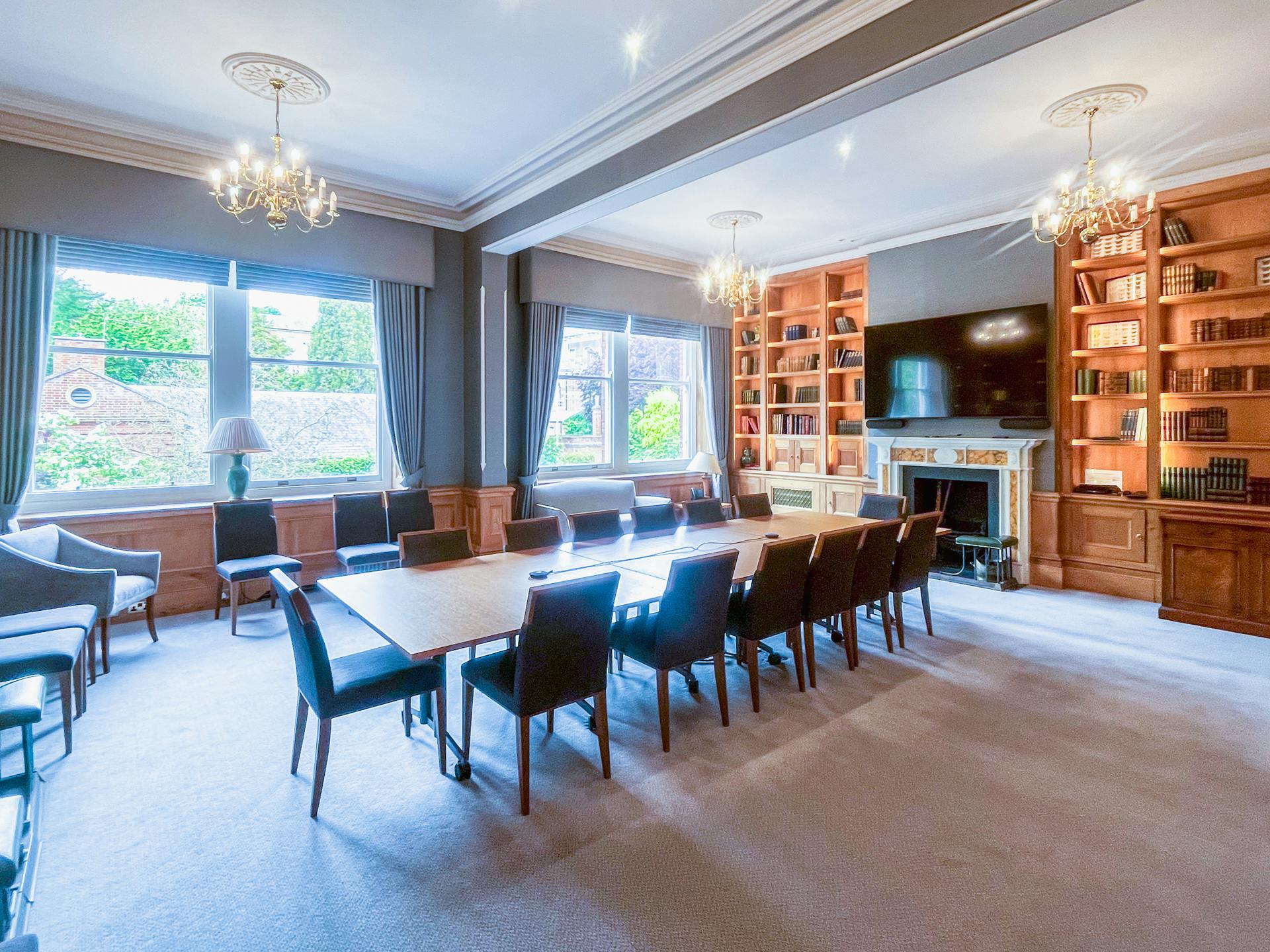 Office in Winchester - photo 2