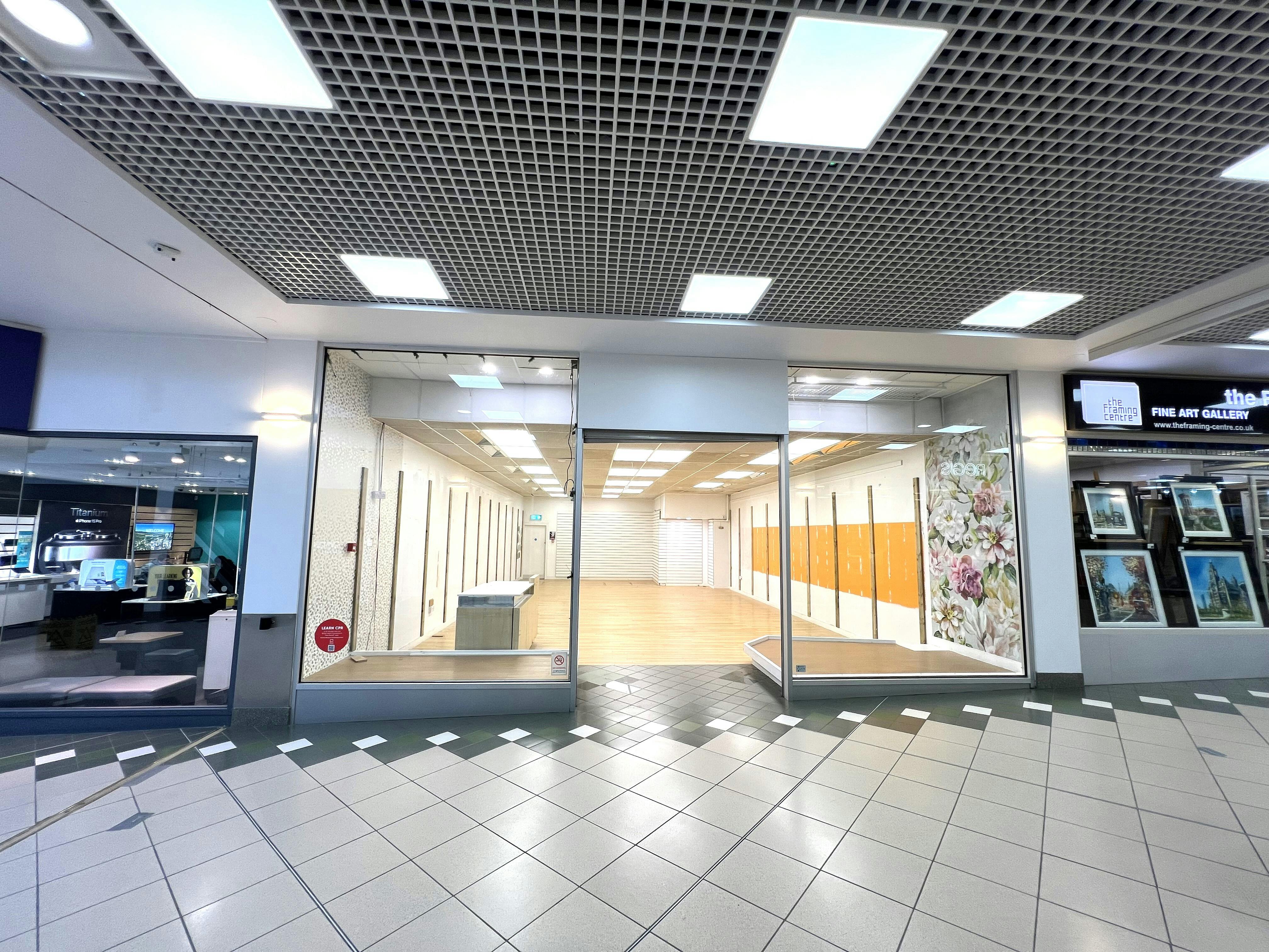 43 Swan Walk, Horsham, West Sussex, Retail To Let - IMG_0021.jpeg