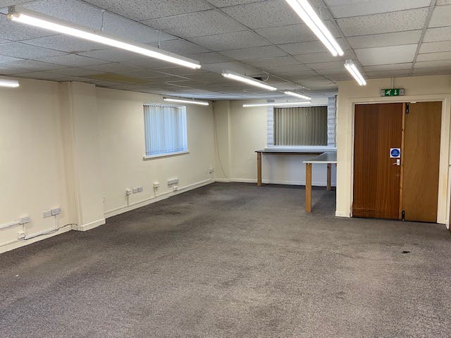 Unit 1, High Peak, Industrial / Offices To Let - thumbnail_IMG_0105.jpg