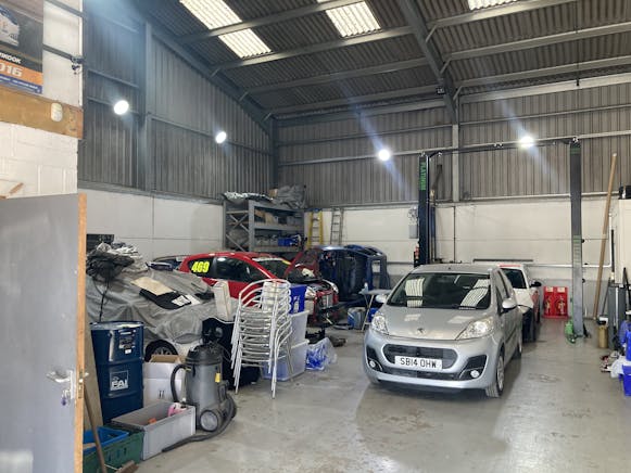 Unit A Hartley Wood Farm, Bordon, Motortrade / Industrial / Warehouse To Let - IMG_0875.jpg