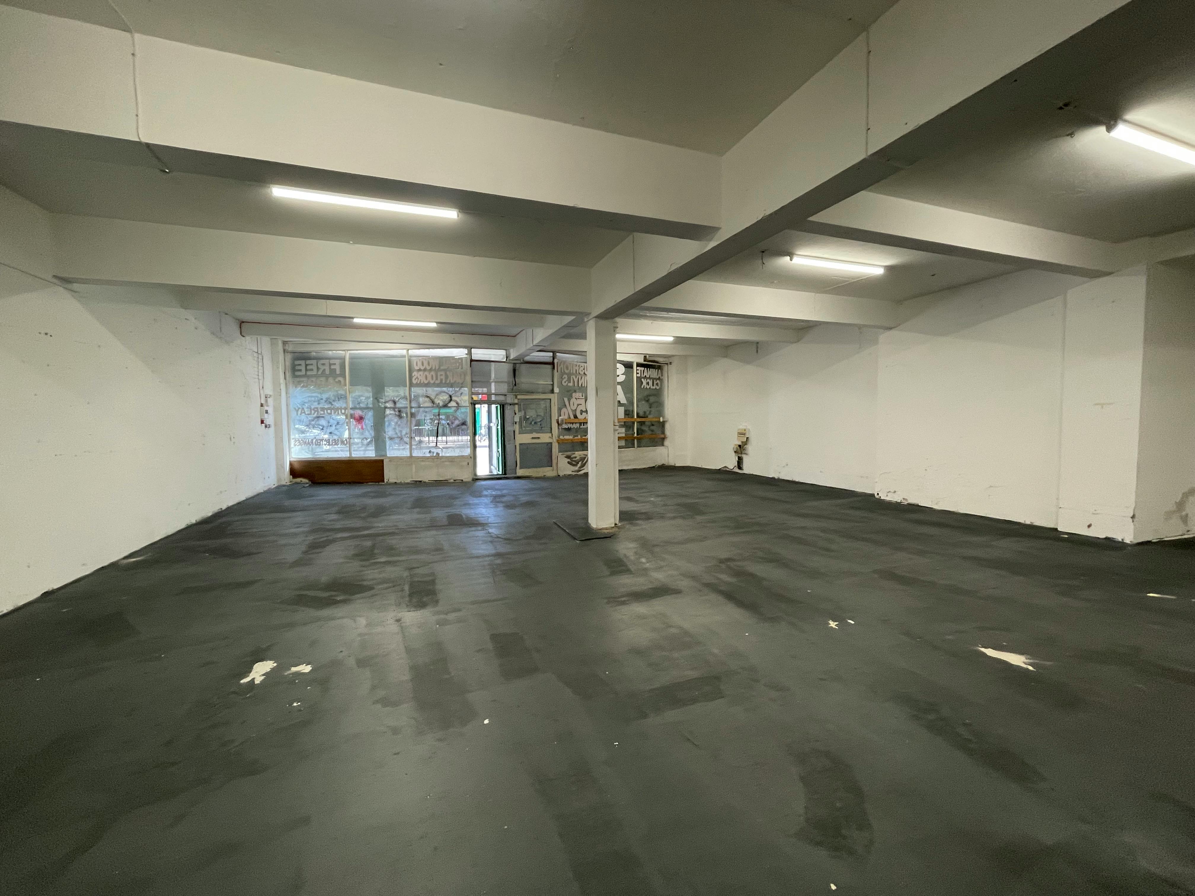 Retail/Shop in Holloway - photo 4