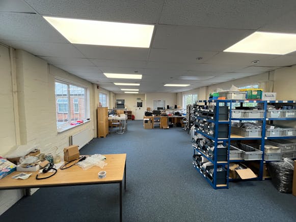 Brow Business Centre, Copyground Lane, Unit B, High Wycombe, Industrial / Offices To Let - 20251010_132848032_iOS.jpg
