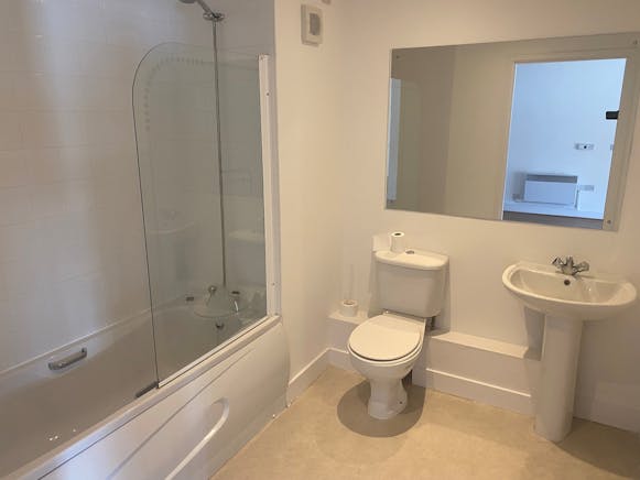 Suite 9, J Shed, Kings Road, Abertawe, Offices To Let / For Sale - Bathroon.jpg