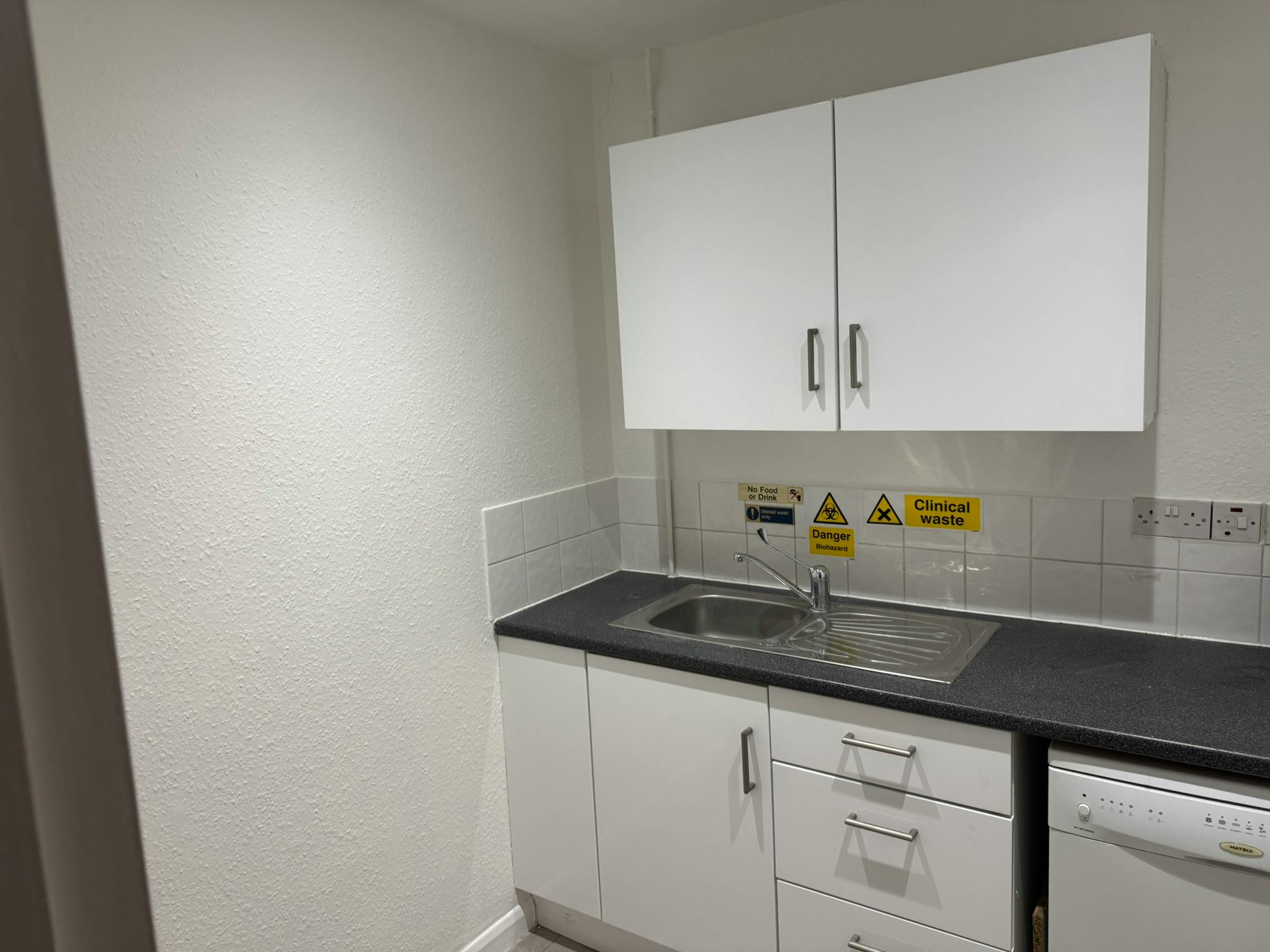 10B Robin Hood Road, Woking, Offices To Let - IMG_6927.JPEG