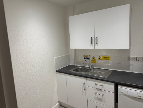 10B Robin Hood Road, Woking, Offices To Let - IMG_6927.JPEG