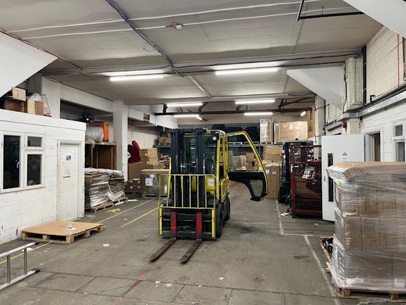 2C Tomo Industrial Estate, Uxbridge, Industrial To Let - 2c Tomo Warehouse.jpg
