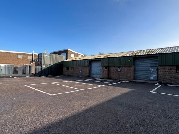 Unit 4, Thame Road Industrial Estate, Aylesbury, Industrial To Let - IMG_9707.jpg