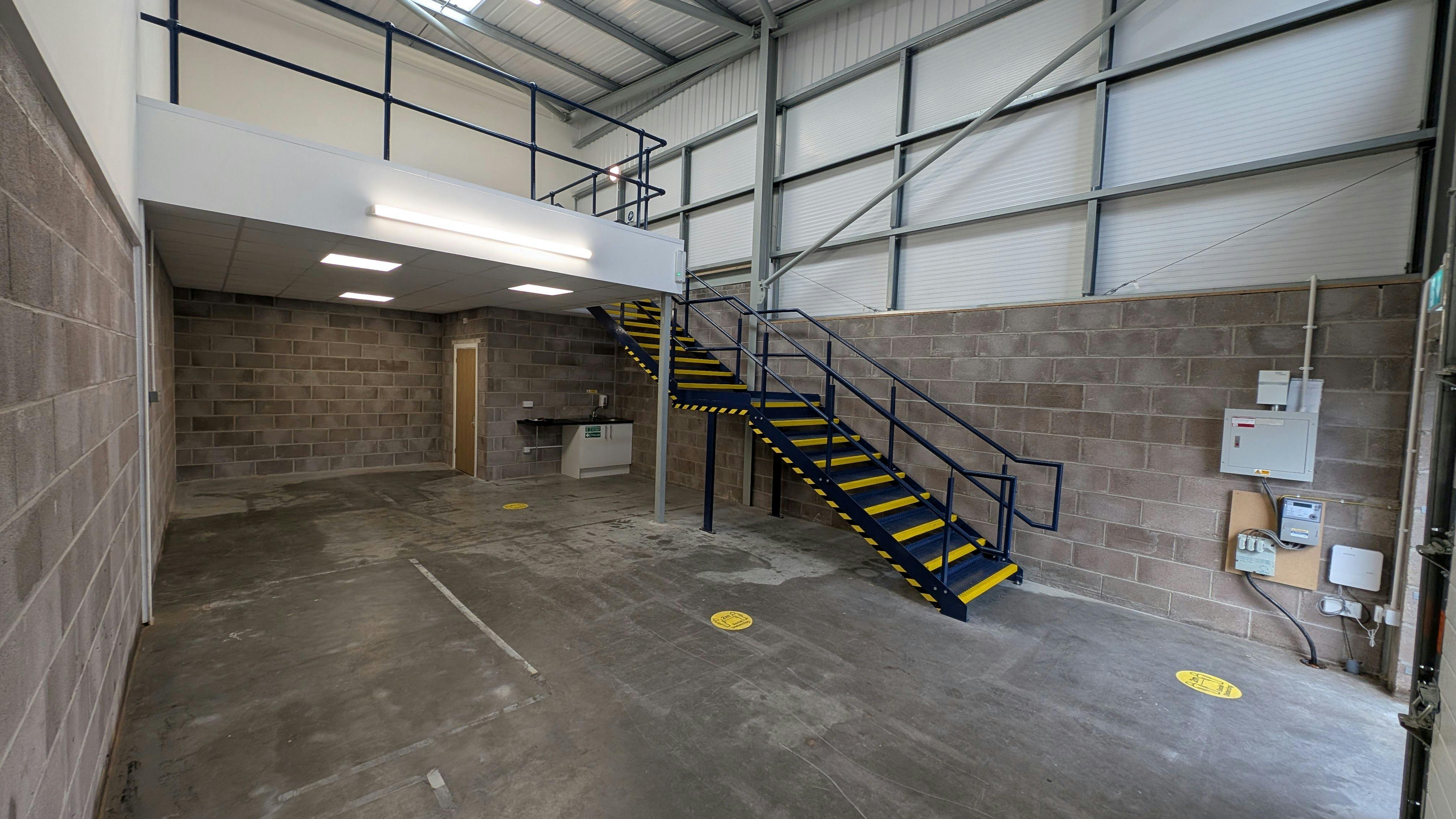 Industrial Unit in Southampton - photo 3