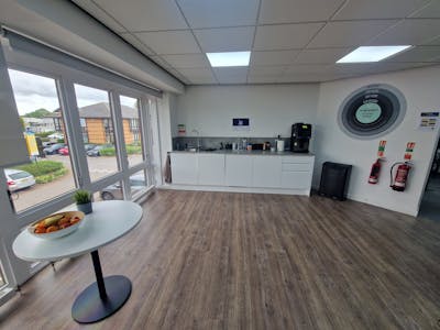12 The Briars, Waterlooville, Business Park / Office To Let - 20250827_145450.jpg