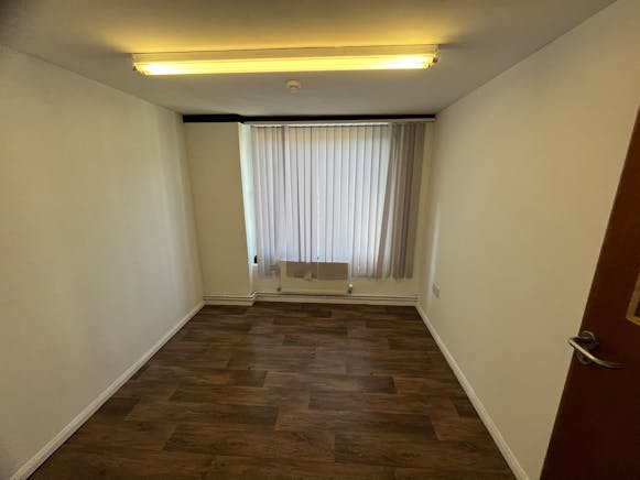 6 Grafton Street, High Wycombe, Industrial / Offices For Sale - 20250408_081517737_iOS.jpg