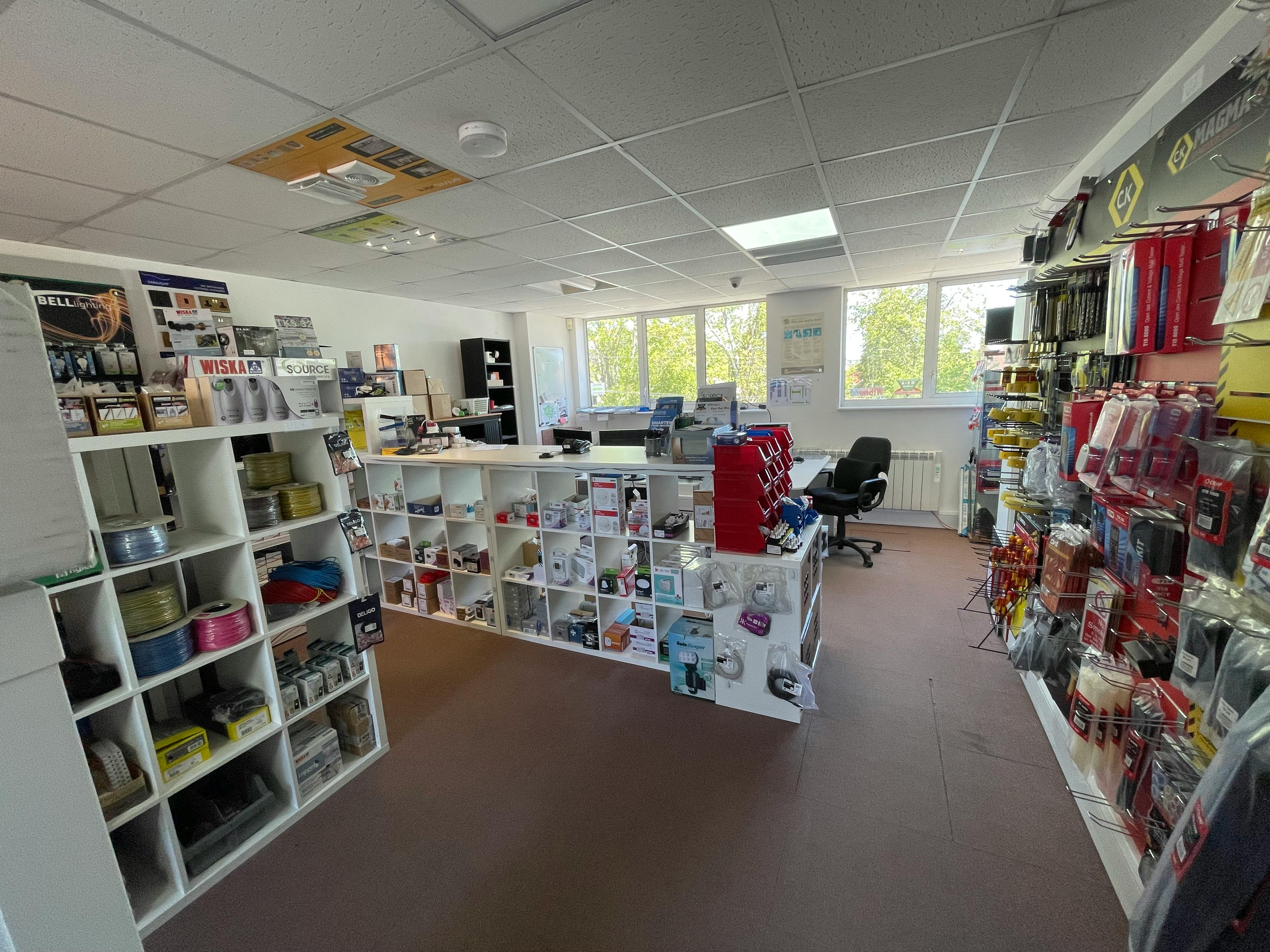 Unit 3 Avondale Business Centre, Fleet, Warehouse & Industrial To Let - IMG_4714.jpg