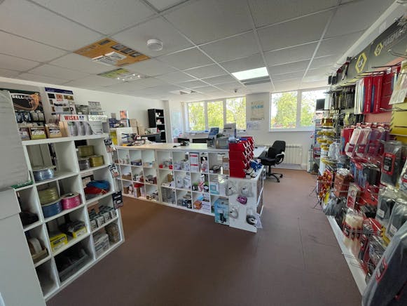 Unit 3 Avondale Business Centre, Fleet, Warehouse & Industrial To Let - IMG_4714.jpg