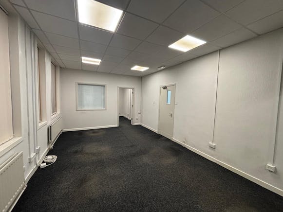 13 Carlyle Avenue, Glasgow, Industrial To Let - PHOTO-2026-02-02-15-38-55 2.jpg