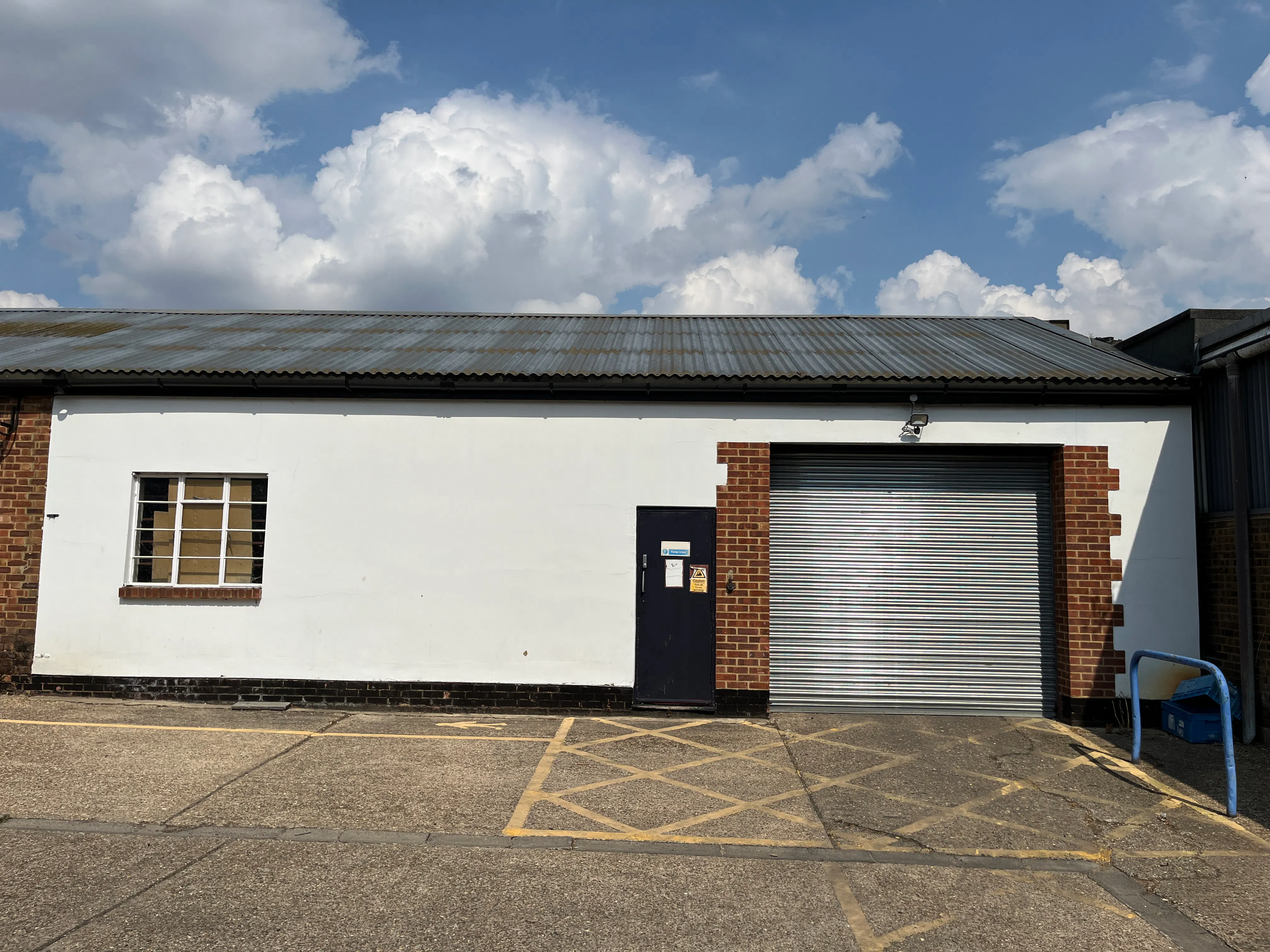 Unit 2, High Wycombe, Industrial To Let - 20260826_120624534_iOS.jpg