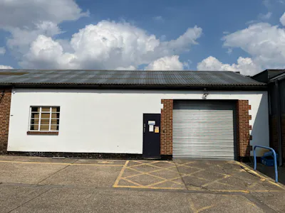 Unit 2, High Wycombe, Industrial To Let - 20260826_120624534_iOS.jpg