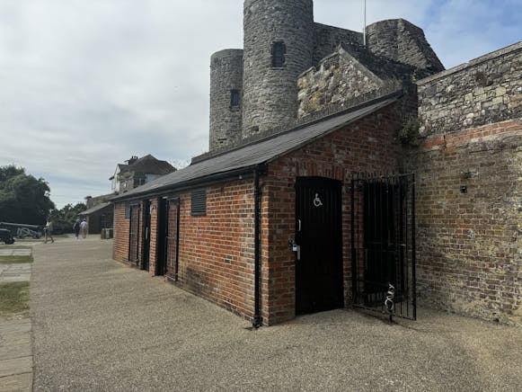 Former toilet block, Gun Garden, Rye, Leisure / Office / Retail To Let - IMG_6830.JPG