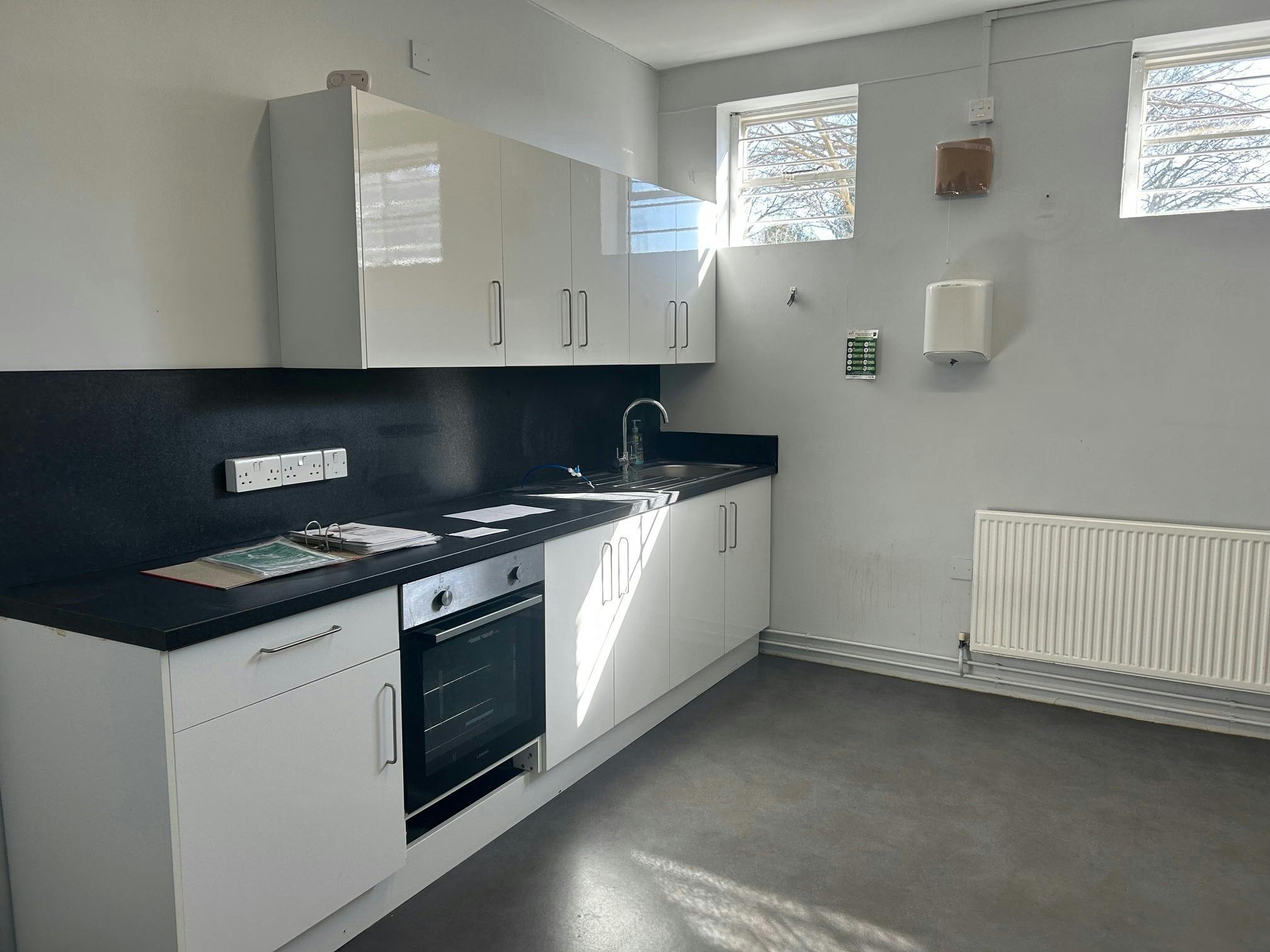 10-12 Denmark Street, Wokingham, Offices / Retail To Let - 16.jpg