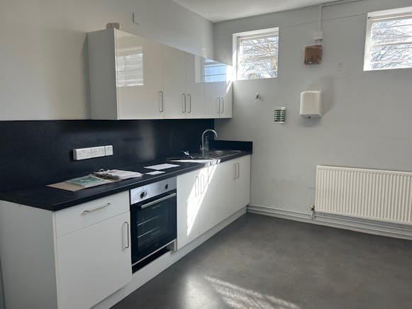 10-12 Denmark Street, Wokingham, Offices / Retail To Let - 16.jpg