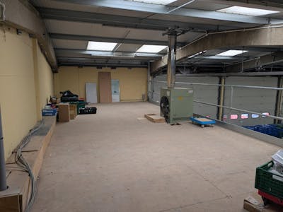 16 Westfield Road, Slyfield Industrial Estate, Guildford, Industrial To Let - PXL_20260317_101714446.jpg