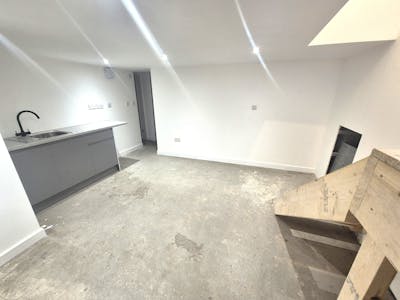 88-90 Wellington Road South, Stockport, Retail To Let - 20251110_124936.jpg