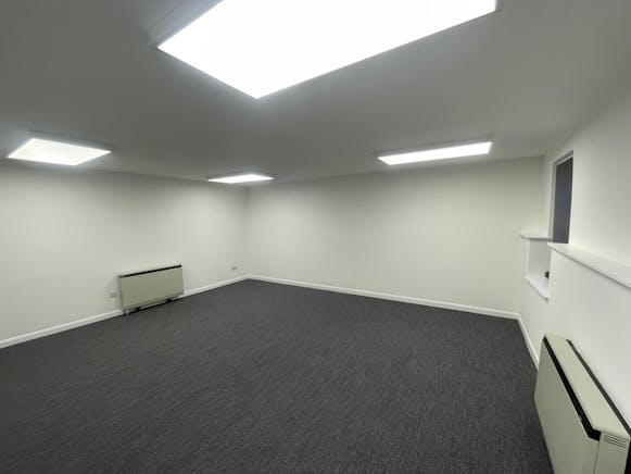 Suite 4, Robert House, Chinnor, Office To Let - IMG_3073 2.JPG