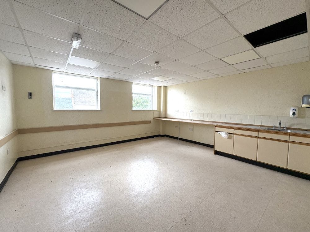 12 Sheep Street, Bicester, Leisure / Retail / Office To Let - IMG_8352.jpg