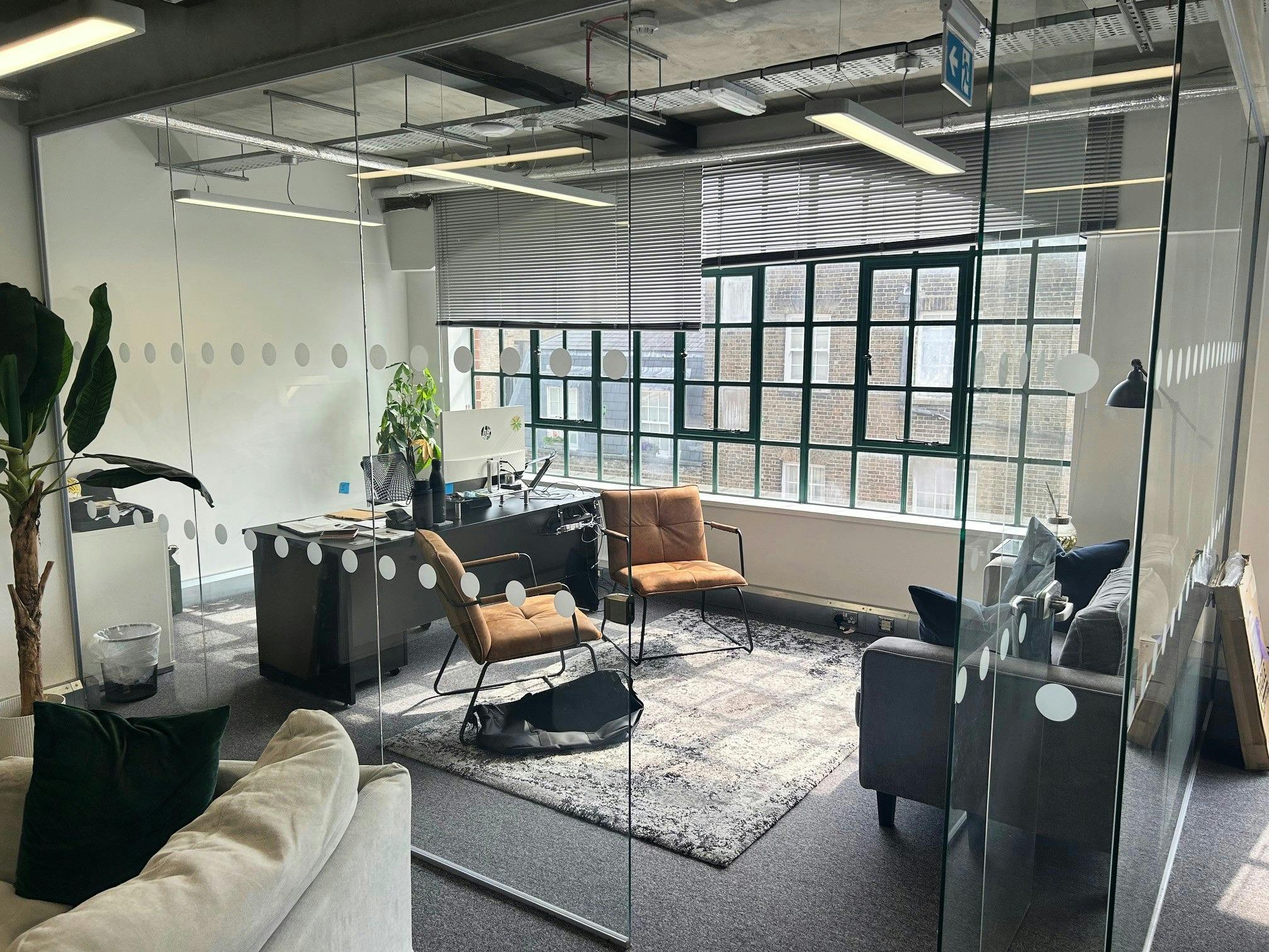 376-378 Chiswick High Road, Chiswick, Office To Let - private office.jpg