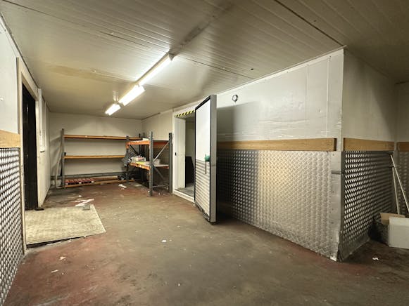 23 Ashton Square, Dunstable, Retail To Let - IMG_4768.JPG