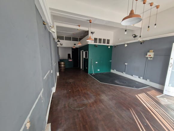 69 Hamlet Court Road, Westcliff-on-Sea, Retail To Let - pic2.jpeg