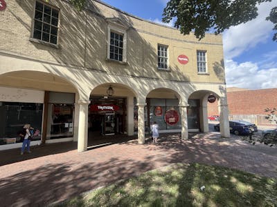 Unit 13 Montague Centre, Worthing, Retail / High Street Retail / Retail - In Town / Shopping Centre To Let - IMG_6494.jpg