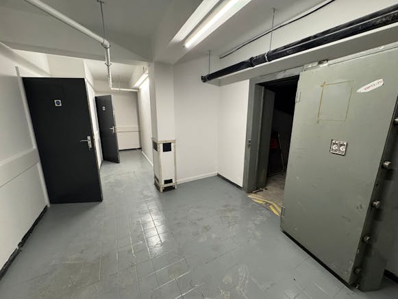 Basement, 63-67 High Street, Rayleigh, Retail To Let - IMG20250604WA0047.jpg