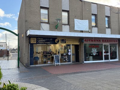 15 La Porte Precinct, Grangemouth, Retail To Let - 20260227_112249982_iOS.jpg