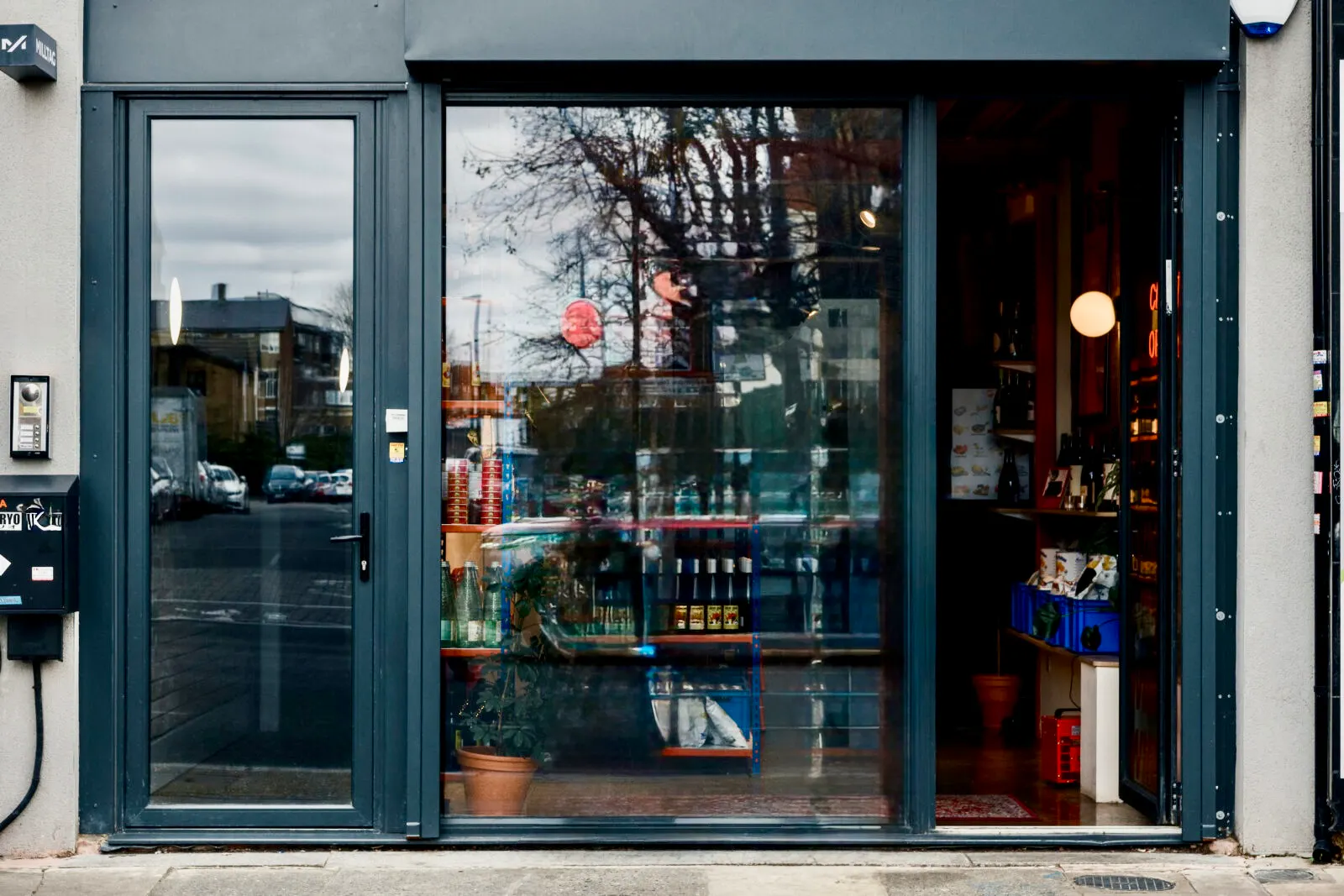 250 Bethnal Green Road, London, Bar / Cafe (A1) Lease Assignment - Frontage.jpeg
