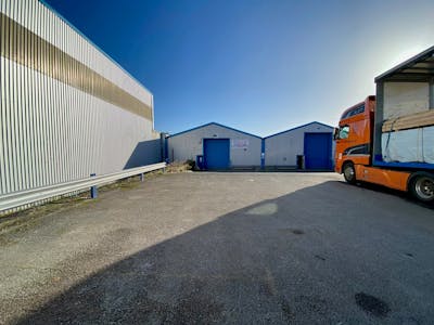 Unit 4, Kingsway Buildings, Bridgend, Industrial To Let - 4 Kingsway 06.jpg