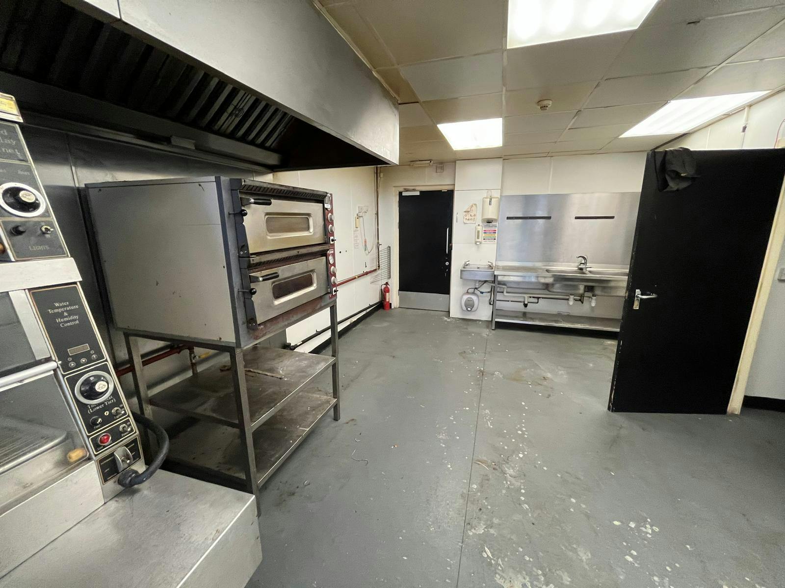 7 Berwick Parade, Stockport, Restaurant / Retail To Let - IMG20250605WA0016.jpg