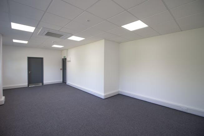 Unit 8 Airlinks Industrial Estate, Heston, Industrial / Warehouse To Let - 7.jpg